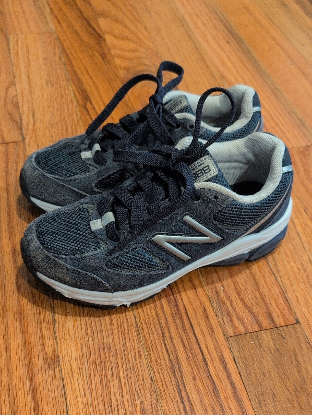 New Balance Boy's Athletic Sneakers 888v2